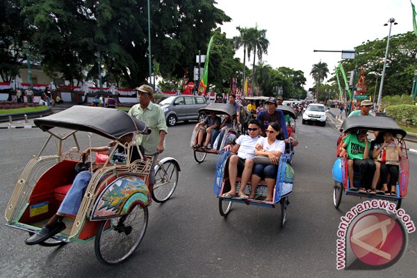 Becak Must Be Indonesia`s Tourism Icon - ANTARA News
