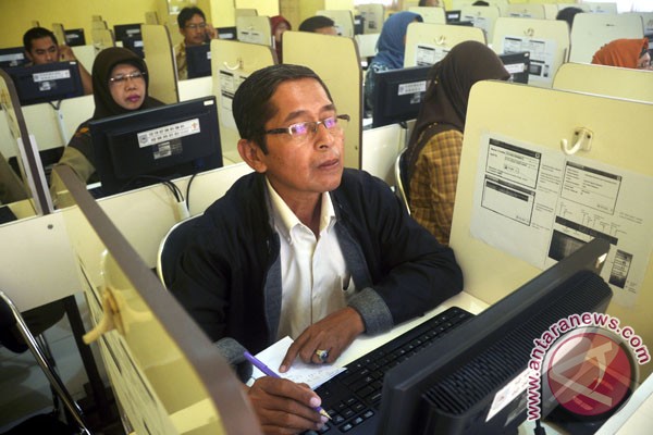 4.900 guru di Aceh tidak lulus uji sertifikasi 4.900 guru di Aceh tidak lulus uji sertifikasi
