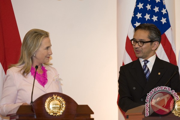 Hillary kunjungi Sekretariat ASEAN Hillary kunjungi Sekretariat ASEAN