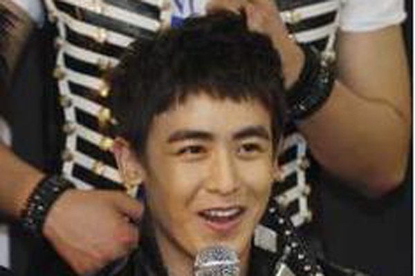 Nichkhun 2PM jadi relawan Nichkhun 2PM jadi relawan