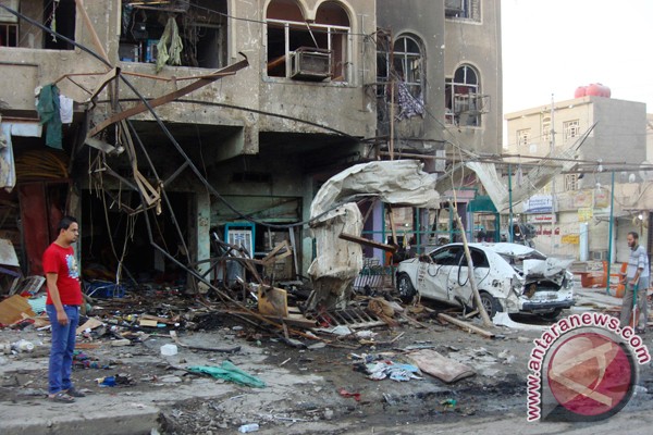 Bom mobil tewaskan 10 orang di Irak selatan Bom mobil tewaskan 10 orang di Irak selatan