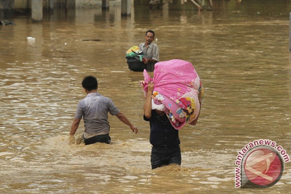 Banjir bandang rendam Kabupaten Poso Banjir bandang rendam Kabupaten Poso