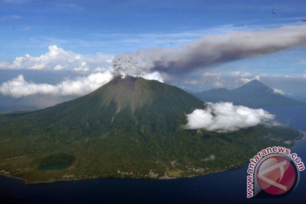 Warga Gunung Raung belum perlu mengungsi Warga Gunung Raung belum perlu mengungsi