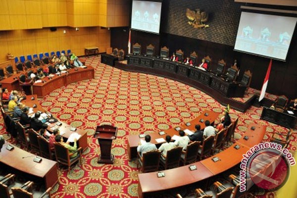MK kabulkan permohonan pengujian UU BPJS MK kabulkan permohonan pengujian UU BPJS