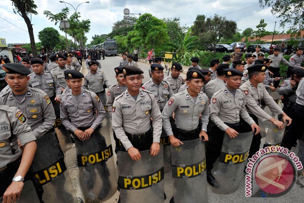 Tol Tangerang dijaga polisi terkait demo buruh Tol Tangerang dijaga polisi terkait demo buruh