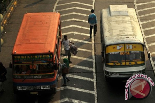 Tarif angkutan sudah mulai naik di Jakarta Tarif angkutan sudah mulai naik di Jakarta