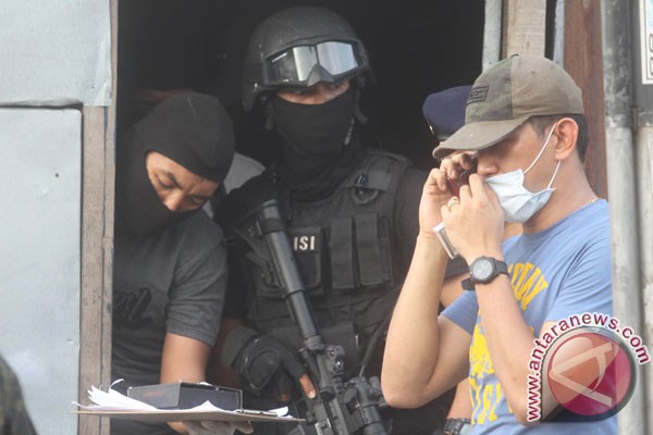 Kesaksian warga tentang terduga teroris di Mampang Kesaksian warga tentang terduga teroris di Mampang