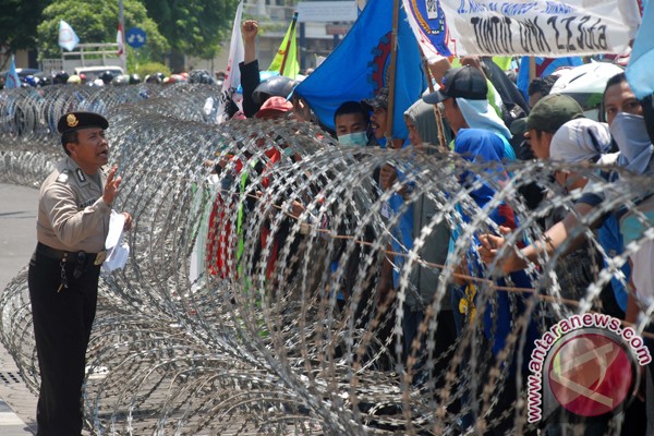 10.000 buruh Jatim rencanakan demo lagi di Surabaya 10.000 buruh Jatim rencanakan demo lagi di Surabaya