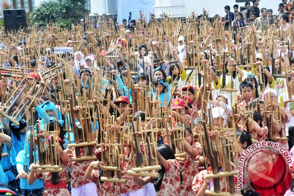 Konser kolosal angklung akan digelar di Beijing Konser kolosal angklung akan digelar di Beijing