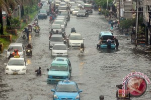 20121119Akibat Hujan Deras 181112 zk 6 Banjir 5 tahunan mengintai Jakarta