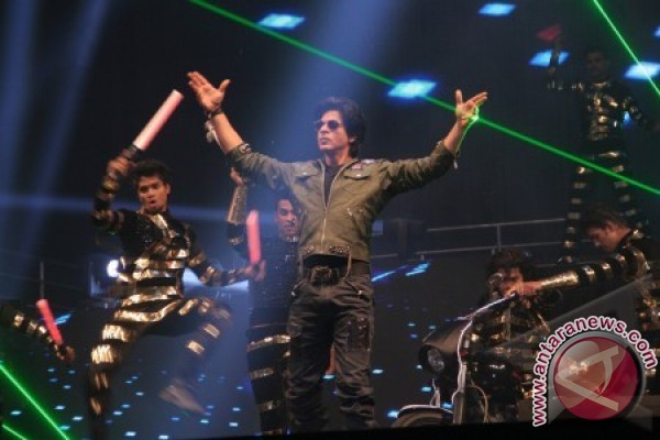 Sihir Bollywood di konser Shahrukh Khan Sihir Bollywood di konser Shahrukh Khan
