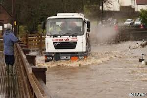 Banjir juga dirasakan di Inggris Banjir juga dirasakan di Inggris