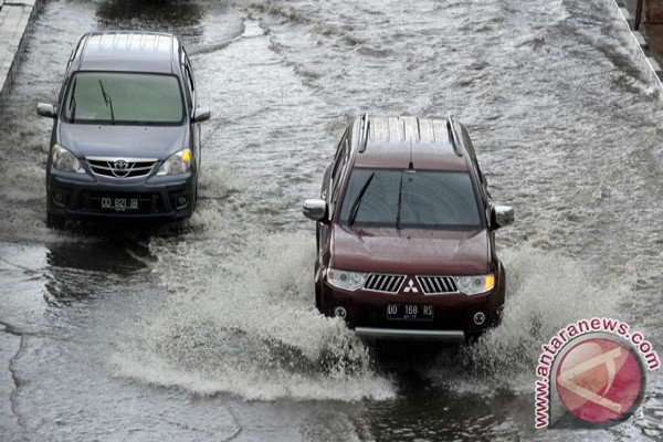 Hujan sehari, Makassar banjir Hujan sehari, Makassar banjir