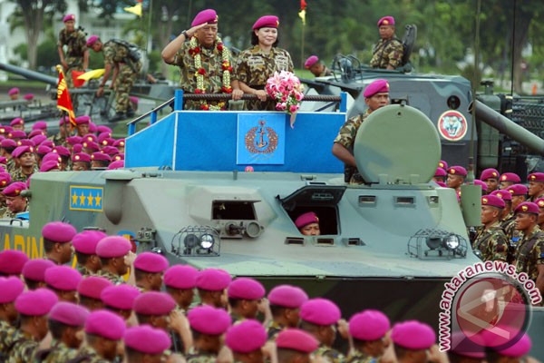 Ribuan prajurit marinir lepas Kasal Soeparno Ribuan prajurit marinir lepas Kasal Soeparno