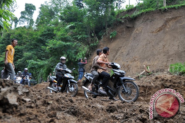 Hujan penyebab tanah longsor di Sulut Hujan penyebab tanah longsor di Sulut