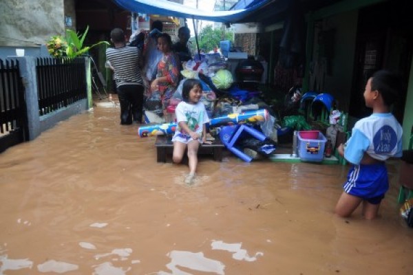 Yang harus dilakukan saat banjir Yang harus dilakukan saat banjir