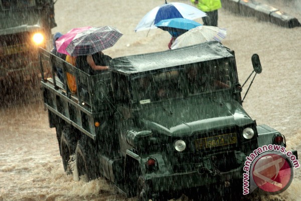 Pemerintah pusat intervensi banjir Jakarta Pemerintah pusat intervensi banjir Jakarta