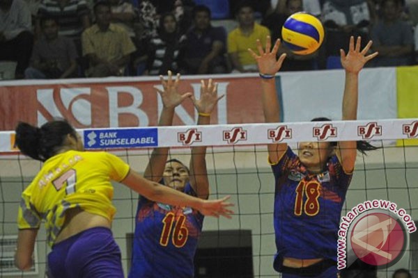 Amalia dan Agung pemain terbaik Proliga 2013 Amalia dan Agung pemain terbaik Proliga 2013