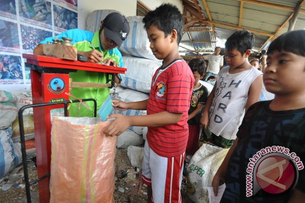 Bupati gagas lomba murid menabung sampah Bupati gagas lomba murid menabung sampah