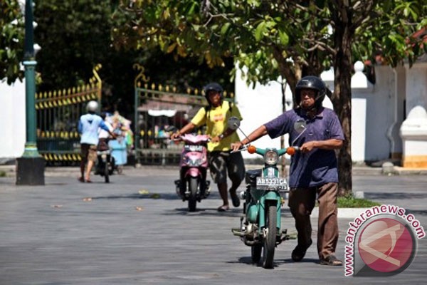 Yogyakarta 34 derajat Celcius Yogyakarta 34 derajat Celcius