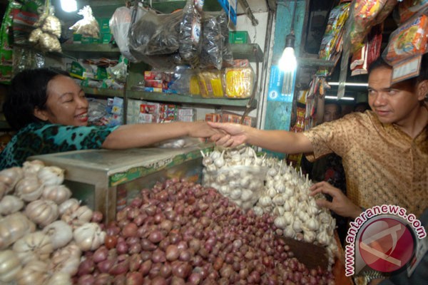 Harga bawang merah turun Harga bawang merah turun