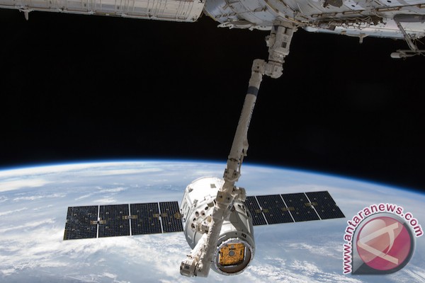 Pesawat kargo Dragon tunda pulang ke Bumi Pesawat kargo Dragon tunda pulang ke Bumi