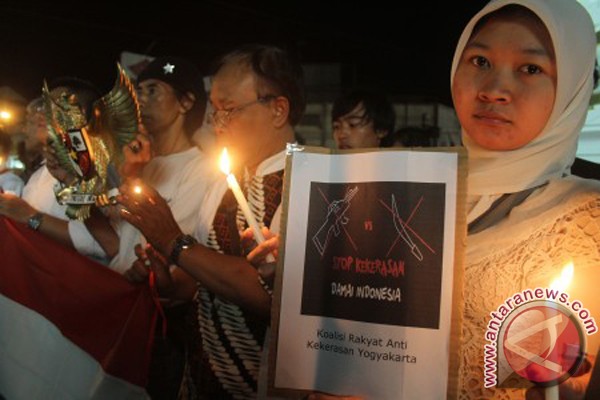 Jenazah korban penyerangan Cebongan dibawa ke NTT Jenazah korban penyerangan Cebongan dibawa ke NTT