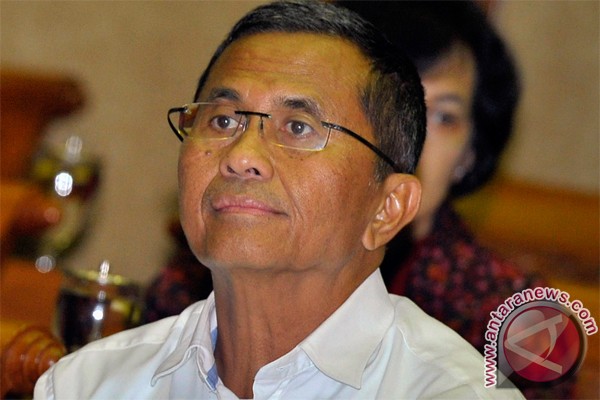 Dahlan Iskan bantu petani garam Dahlan Iskan bantu petani garam