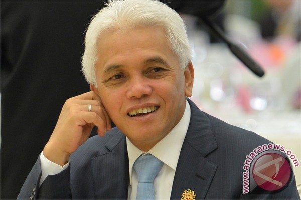 Hatta panggil gubernur bahas BBM Hatta panggil gubernur bahas BBM