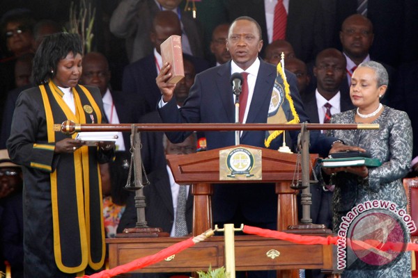 39 tewas, 150 terluka dalam serangan mall Kenya 39 tewas, 150 terluka dalam serangan mall Kenya
