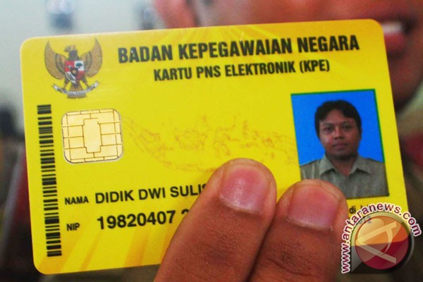 PNS jadi caleg harus mengundurkan diri PNS jadi caleg harus mengundurkan diri