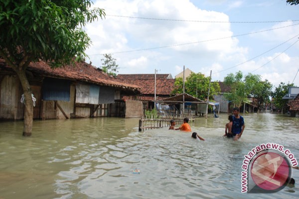 Banjir bandang landa Aceh Selatan Banjir bandang landa Aceh Selatan