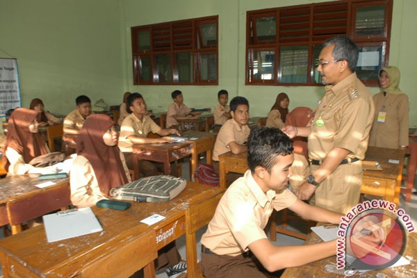Komisi X DPR usulkan investigasi BPK soal UN Komisi X DPR usulkan investigasi BPK soal UN