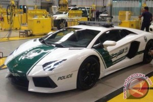 Polisi Dubai Pakai Mobil Ferrari dan Lamborghini Untuk Patroli