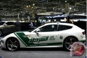 Foto Mobil Patroli Polisi Dubai Pakai Ferrari FF