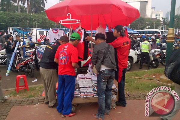 Pedagang untung berlipat saat demo Hari Buruh Pedagang untung berlipat saat demo Hari Buruh