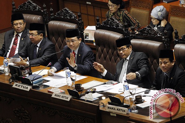 Agenda DPR RI 27-31 Mei 2013 Agenda DPR RI 27-31 Mei 2013