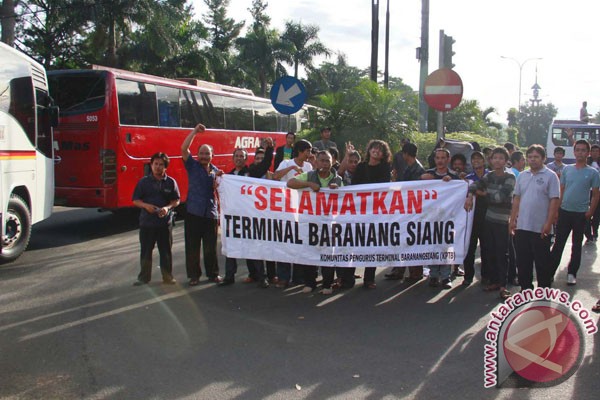 Penutupan tol Jagorawi, Polisi minta supir hentikan aksi Penutupan tol Jagorawi, Polisi minta supir hentikan aksi