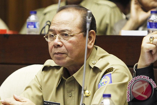 Digoyang isu gratifikasi, Rektor IPDN mundur Digoyang isu gratifikasi, Rektor IPDN mundur