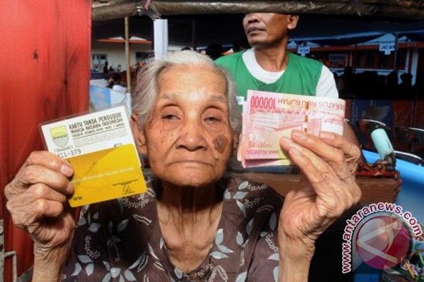 Lebih 300 kades Sukabumi tolak salurkan BLSM Lebih 300 kades Sukabumi tolak salurkan BLSM