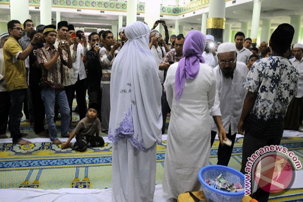 Ratusan warga iringi "mualaf" Ramadhan di Pekanbaru 