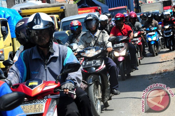 Pemudik bersepeda motor diimbau waspadai debu - Ramadhan 