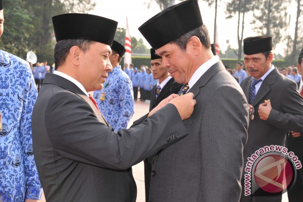 Menhut Pimpin Upacara HUT RI 68 Menhut Pimpin Upacara HUT RI 68