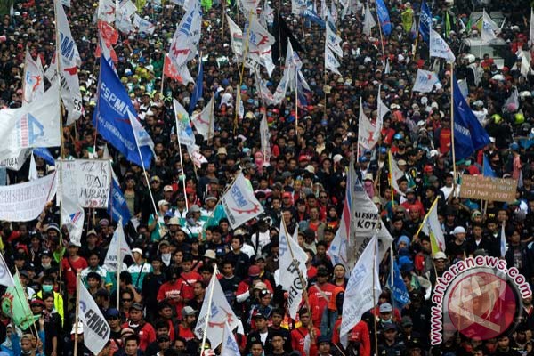 Buruh kembali turun ke jalan 21 Oktober Buruh kembali turun ke jalan 21 Oktober