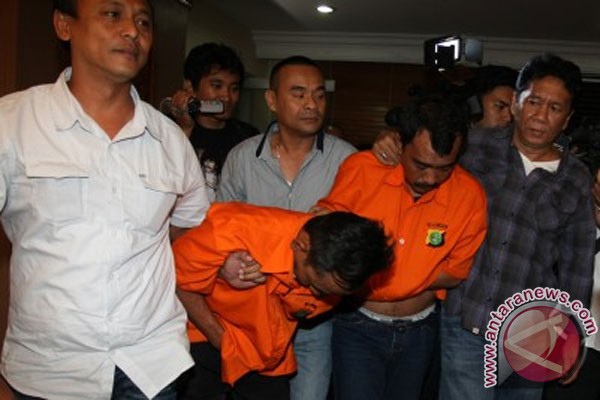 Pembunuh Holly diupah Rp250 juta Pembunuh Holly diupah Rp250 juta