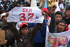 Dewan Pengupahan Jakarta bahas besaran UMP 2015