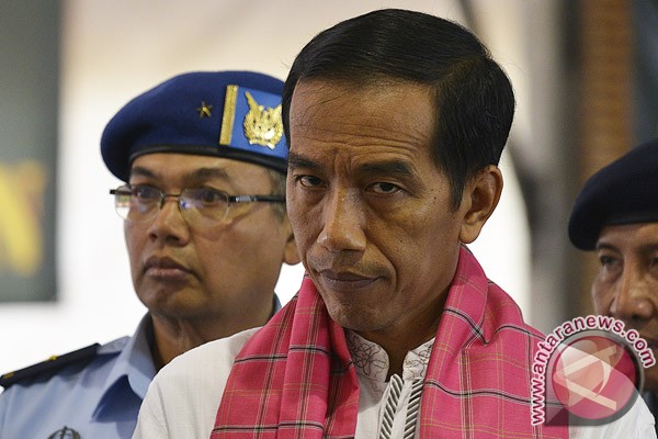 Lindungi dokumen, Jokowi gandeng lembaga sandi negara - 20131101Bakti-Sosial-TNI-AD-011113-wsj-3-Jokowi
