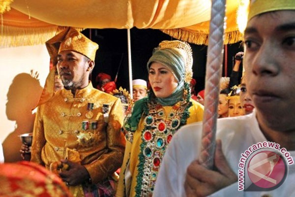 Raja-Sultan deklarasikan perjanjian Adat Indonesia Bersatu Raja-Sultan deklarasikan perjanjian Adat Indonesia Bersatu