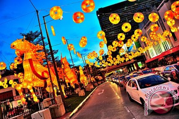 Singapore's Chinatown Celebrates Singapore's Chinatown Celebrates