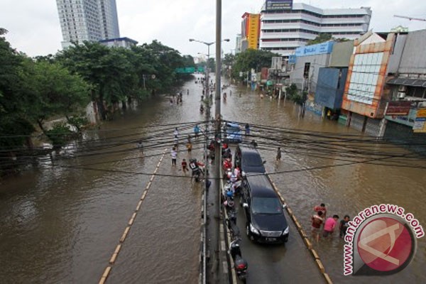 Tanggul banjir Jakarta akan ditinggikan lagi